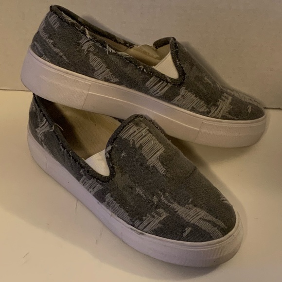 Sole Society distressed denim sneakers, 8M - Picture 1 of 5